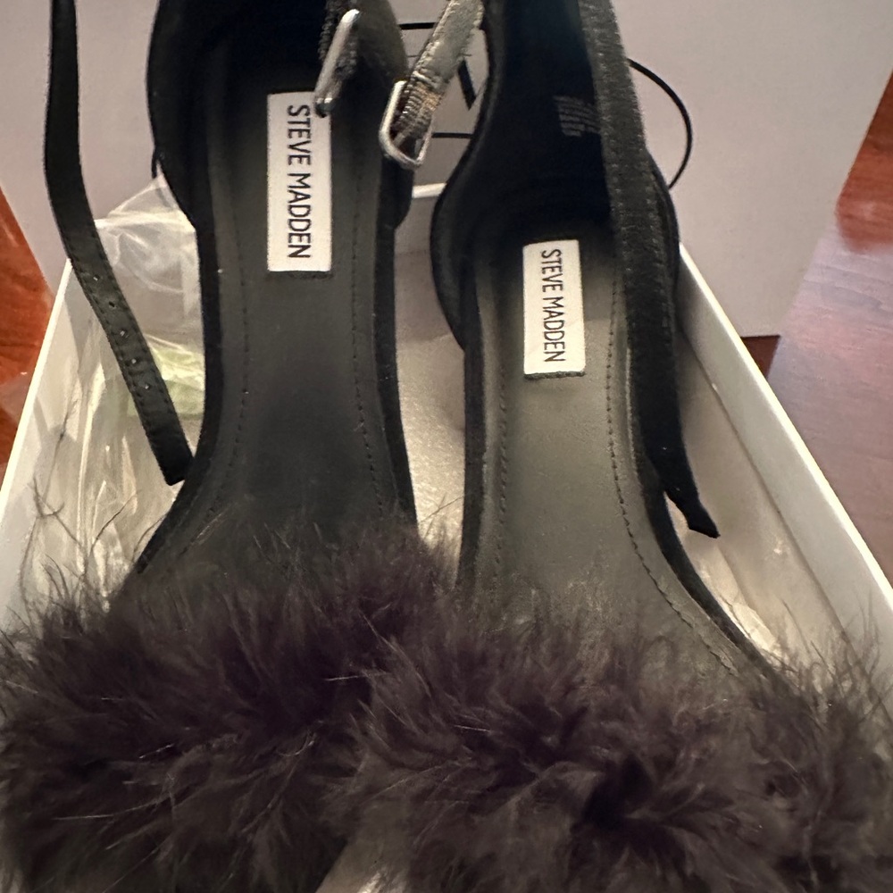 STEVE MADDEN Imelda Fluffy Feather Suede Block Heel Black SRP $125